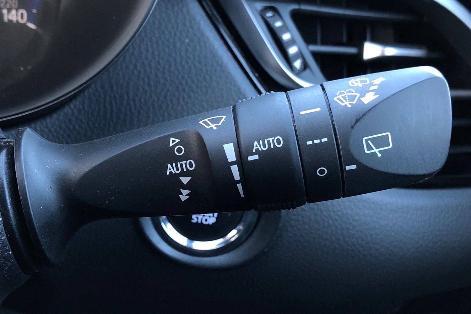 Used Toyota C-HR 2023 for sale - 77759840: Photo 8