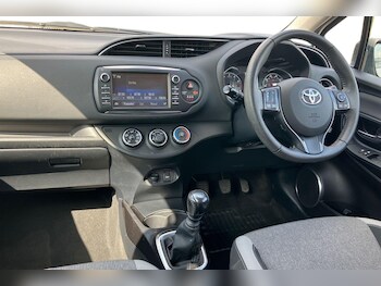 Used Toyota Yaris 2019 for sale - 75418298: Photo