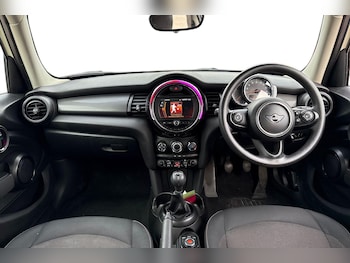 Used MINI Hatch 2019 for sale - 76264165: Photo