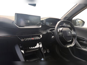 Used Peugeot 2008 2022 for sale - 79438852: Photo