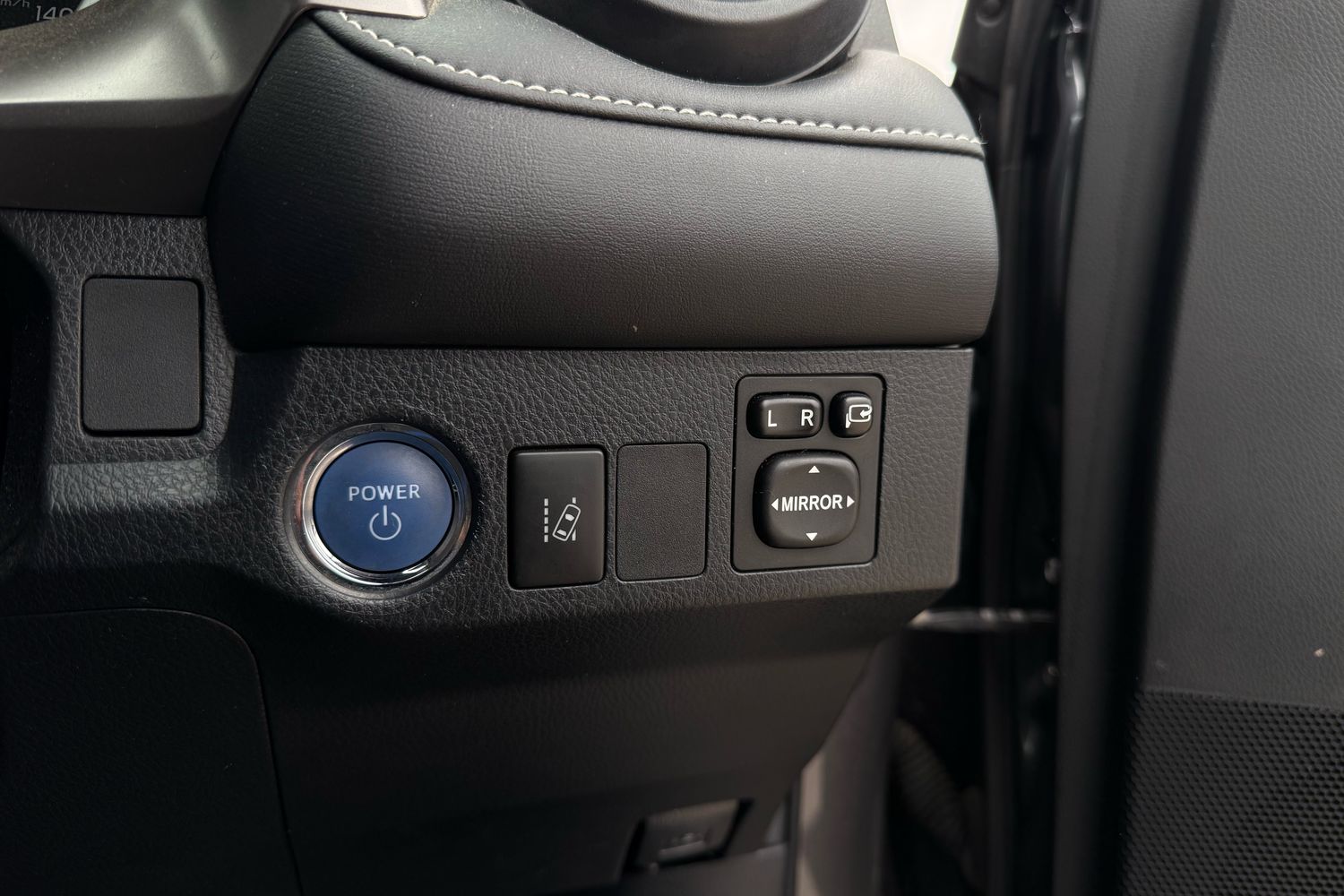 Used Toyota RAV4 2017 for sale - 76158080: Photo 11