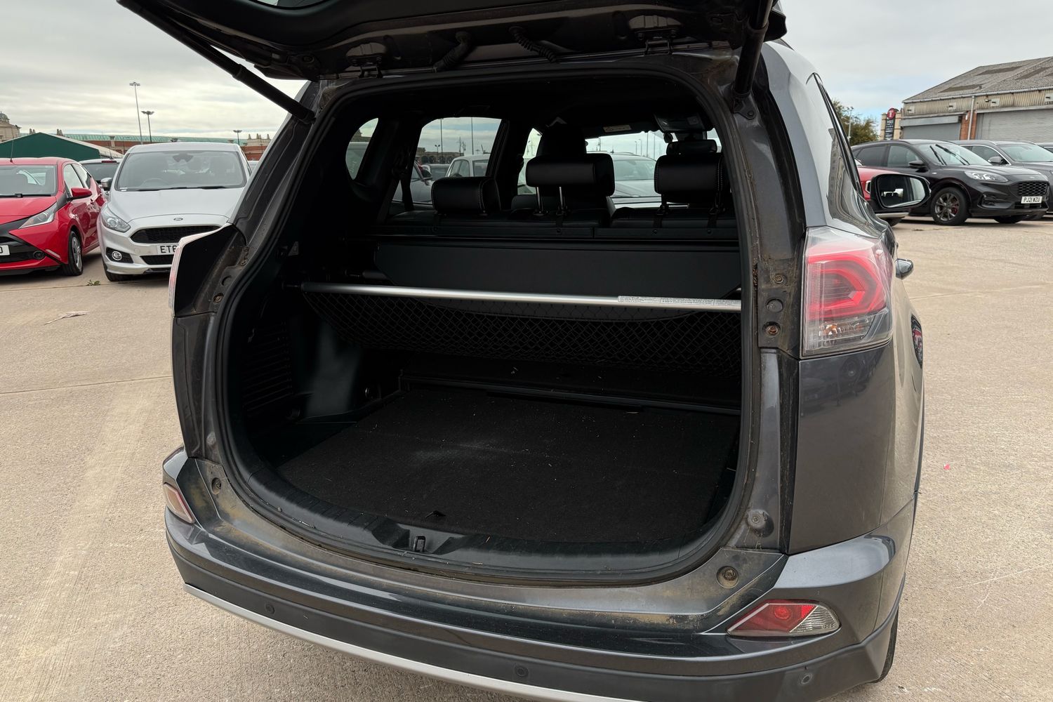 Used Toyota RAV4 2017 for sale - 76158080: Photo 15