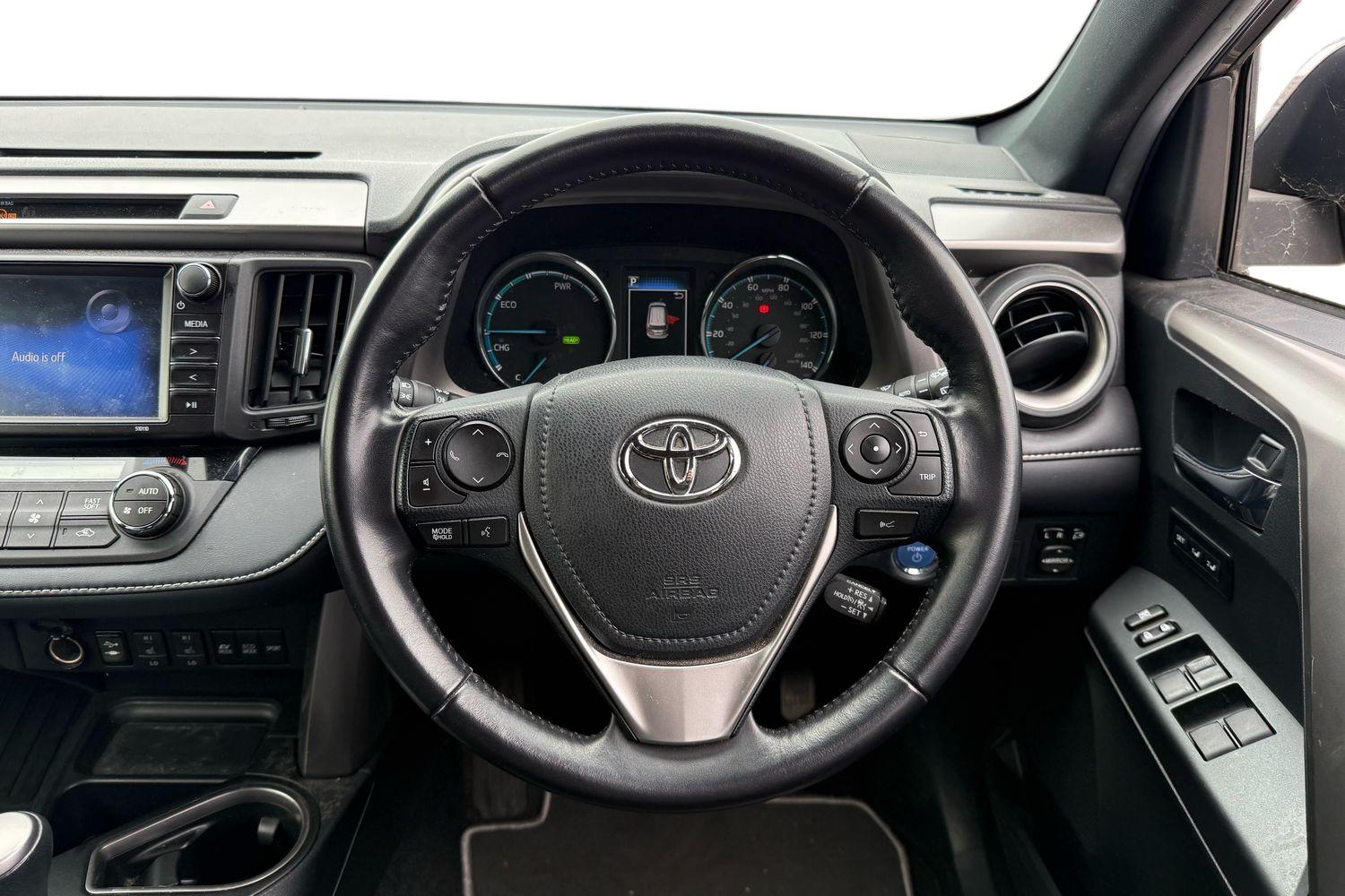 Used Toyota RAV4 2017 for sale - 76158080: Photo 5