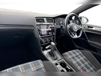 Used Volkswagen Golf 2018 for sale - 77095854: Photo