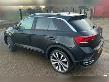 Used Volkswagen T-Roc 2019 for sale - 76985307: Photo