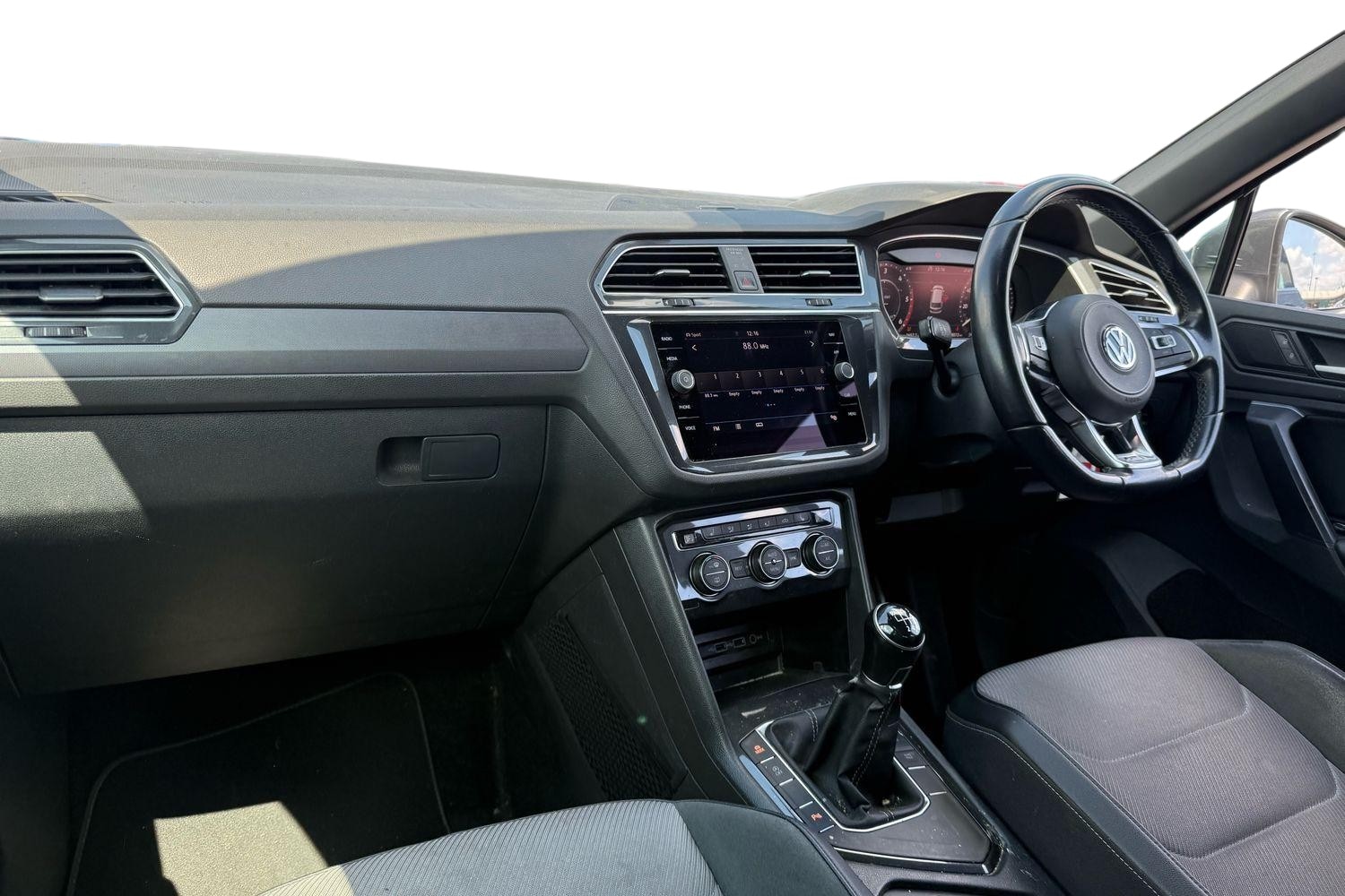 Used Volkswagen Tiguan 2018 for sale - 76182175: Photo 4