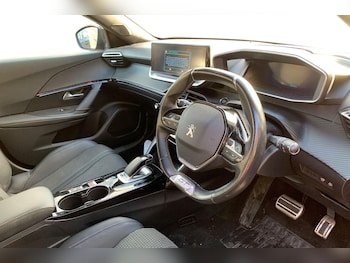 Used Peugeot 2008 2020 for sale - 77313096: Photo