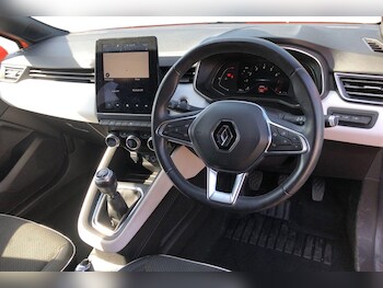 Used Renault Clio 2021 for sale - 78453772: Photo