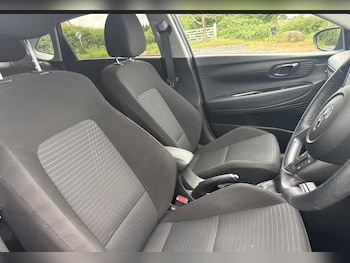 Used Hyundai i20 2023 for sale - 79043371: Photo