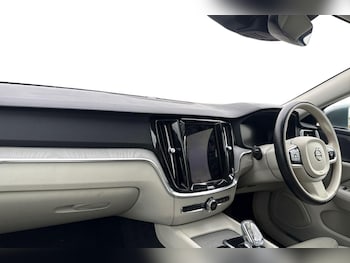 Used Volvo V60 2021 for sale - 77527775: Photo