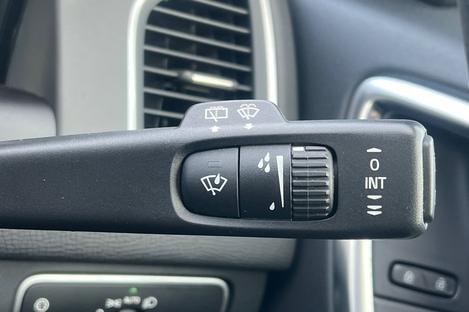 Used Volvo XC60 2017 for sale - 76697496: Photo 15