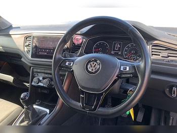 Used Volkswagen T-Roc 2019 for sale - 78961232: Photo