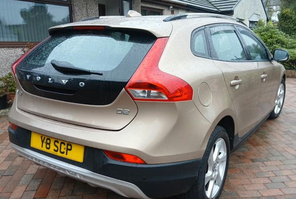 Used Volvo V40 2015 for sale - 77805286: Photo 2