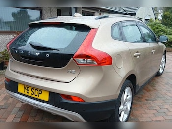 Used Volvo V40 2015 for sale - 77805286: Photo