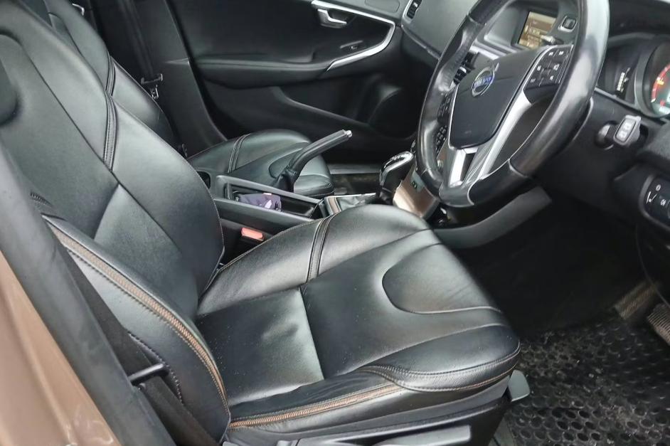 Used Volvo V40 2015 for sale - 77805286: Photo 5