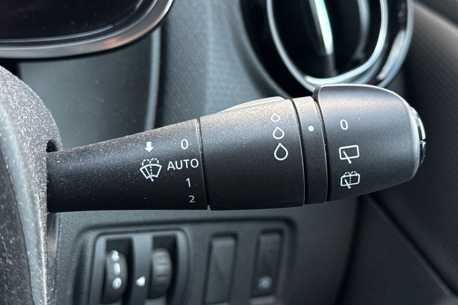 Used Renault Clio 2018 for sale - 76876115: Photo 14