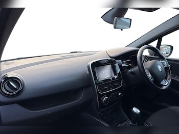 Used Renault Clio 2018 for sale - 76876115: Photo