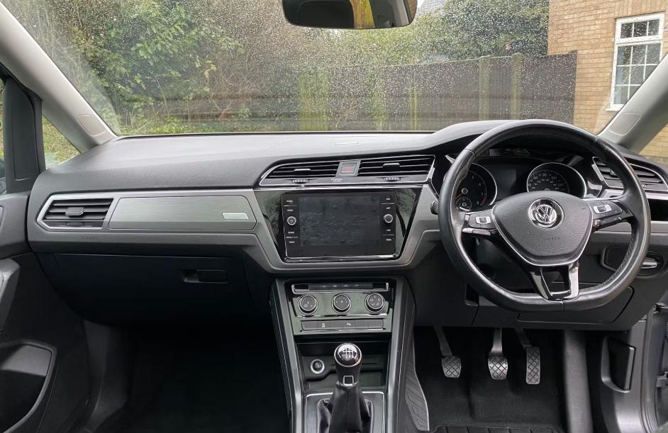 Used Volkswagen Touran 2018 for sale - 77700782: Photo 2