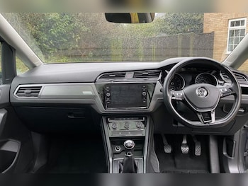 Used Volkswagen Touran 2018 for sale - 77700782: Photo
