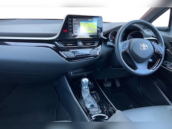 Used Toyota C-HR 2021 for sale - 79582740: Photo
