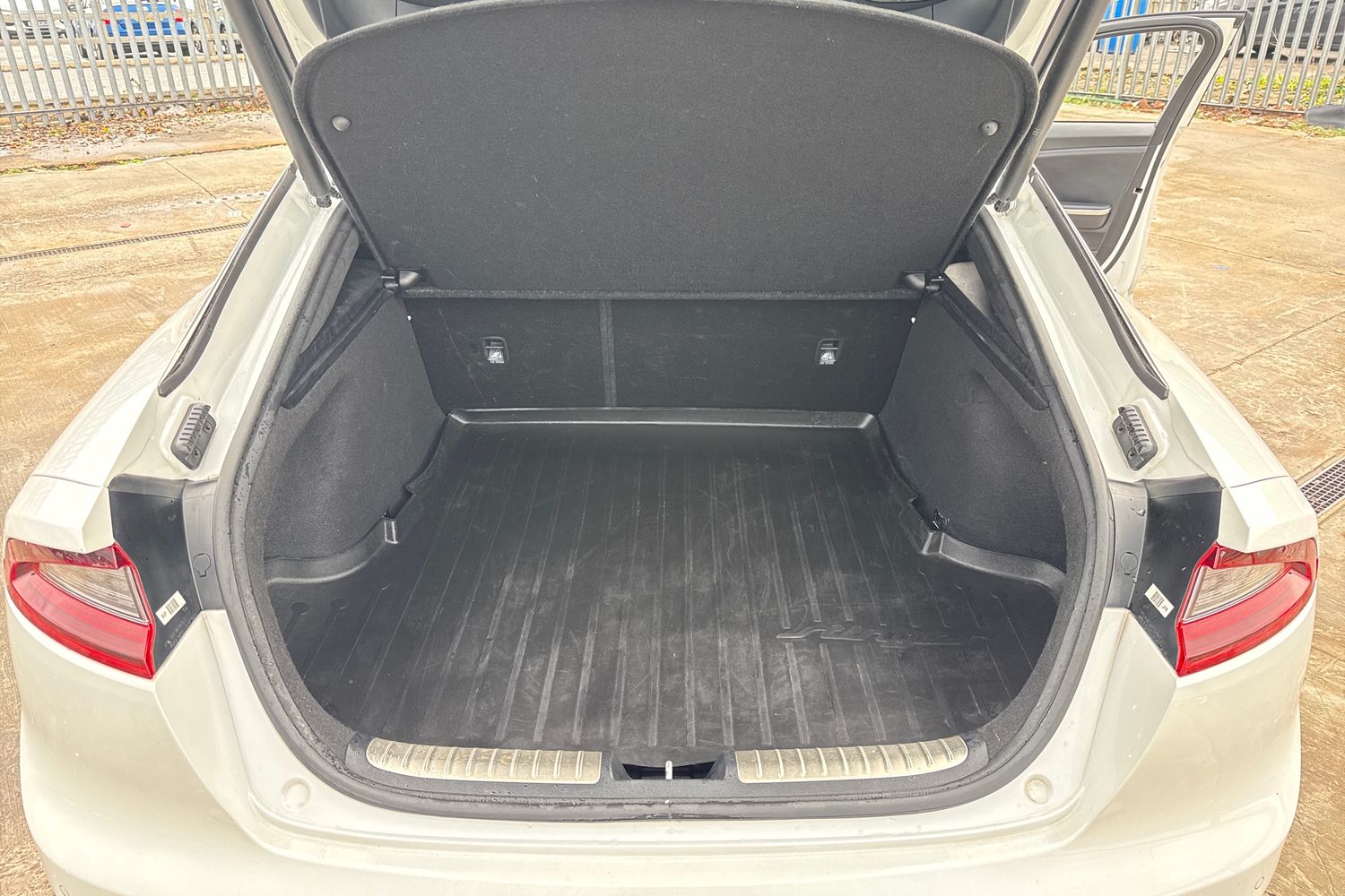 Used Kia Stinger 2020 for sale - 76429221: Photo 15