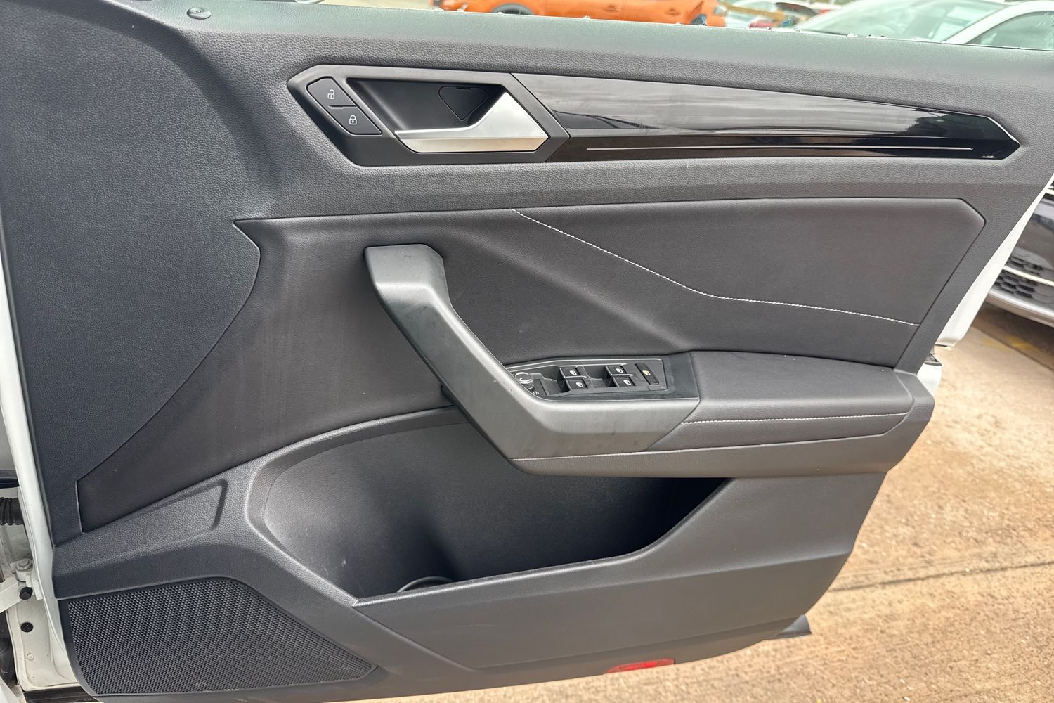 Used Volkswagen T-Roc 2022 for sale - 76411669: Photo 12