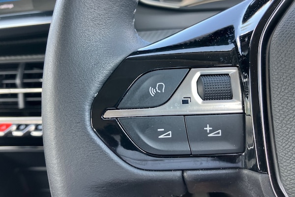 Used Peugeot 2008 2021 for sale - 76220303: Photo 11
