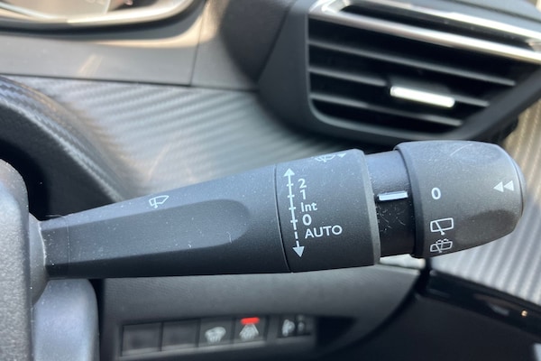 Used Peugeot 2008 2021 for sale - 76220303: Photo 15