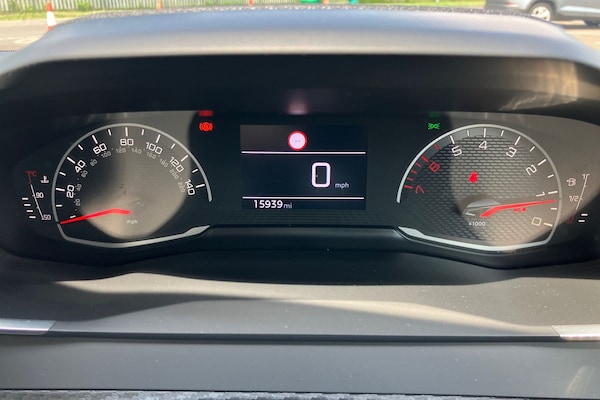 Used Peugeot 2008 2021 for sale - 76220303: Photo 16