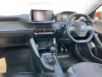 Used Peugeot 2008 2021 for sale - 76220303: Photo 4