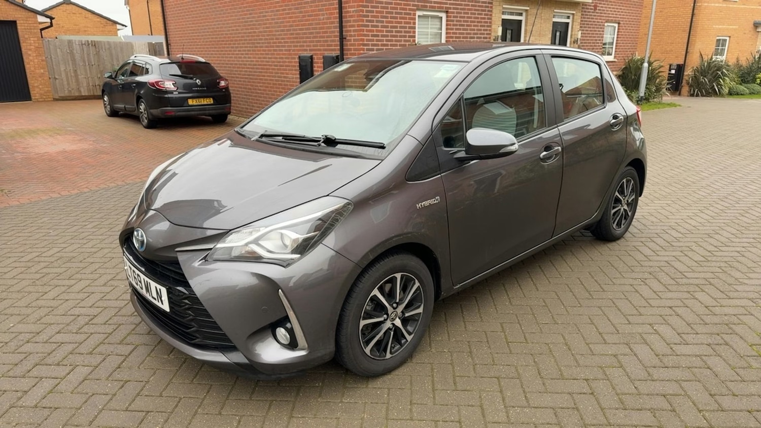 Used Toyota Yaris 2019 for sale - 77249639: Photo 2