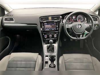 Used Volkswagen Golf 2018 for sale - 76985359: Photo