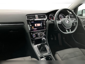 Used Volkswagen Golf 2018 for sale - 76985359: Photo