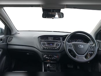 Used Hyundai i20 2017 for sale - 76267954: Photo 3