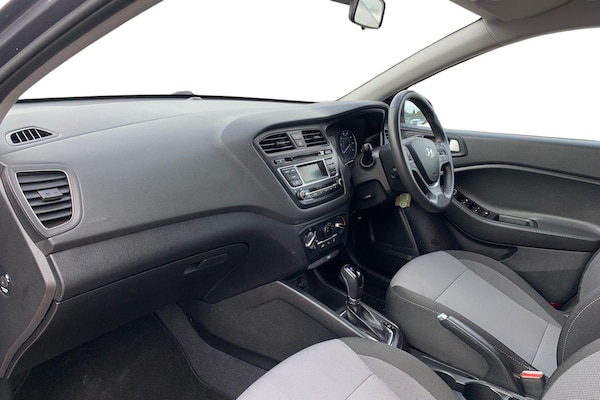 Used Hyundai i20 2017 for sale - 76267954: Photo 4