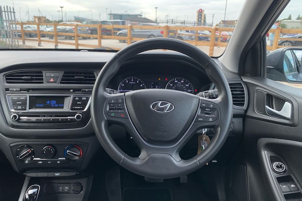 Used Hyundai i20 2017 for sale - 76267954: Photo 5