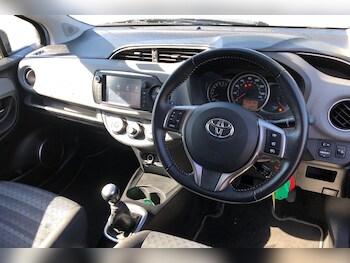 Used Toyota Yaris 2017 for sale - 78436869: Photo