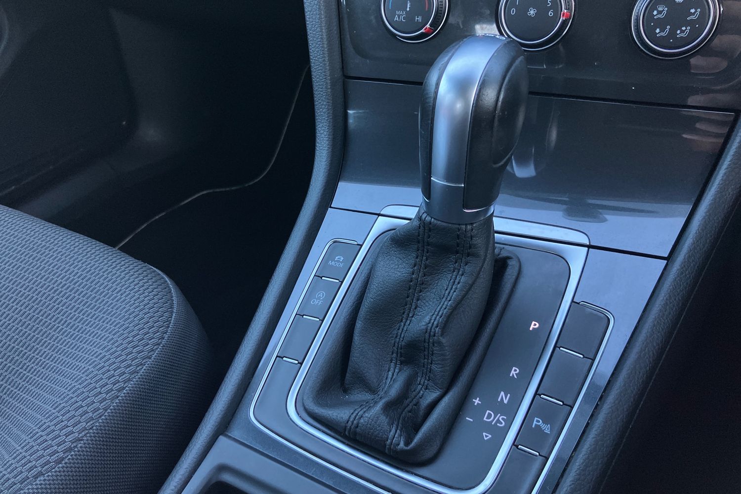 Used Volkswagen Golf 2018 for sale - 76588057: Photo 10