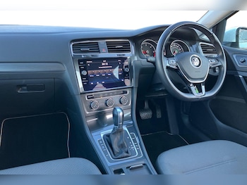 Used Volkswagen Golf 2018 for sale - 76588057: Photo