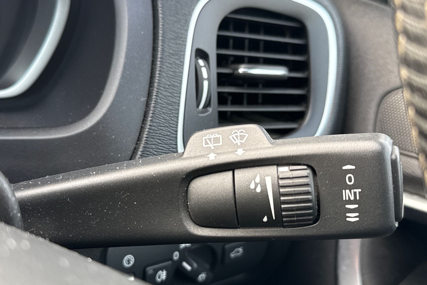 Used Volvo V40 2017 for sale - 76972806: Photo 11