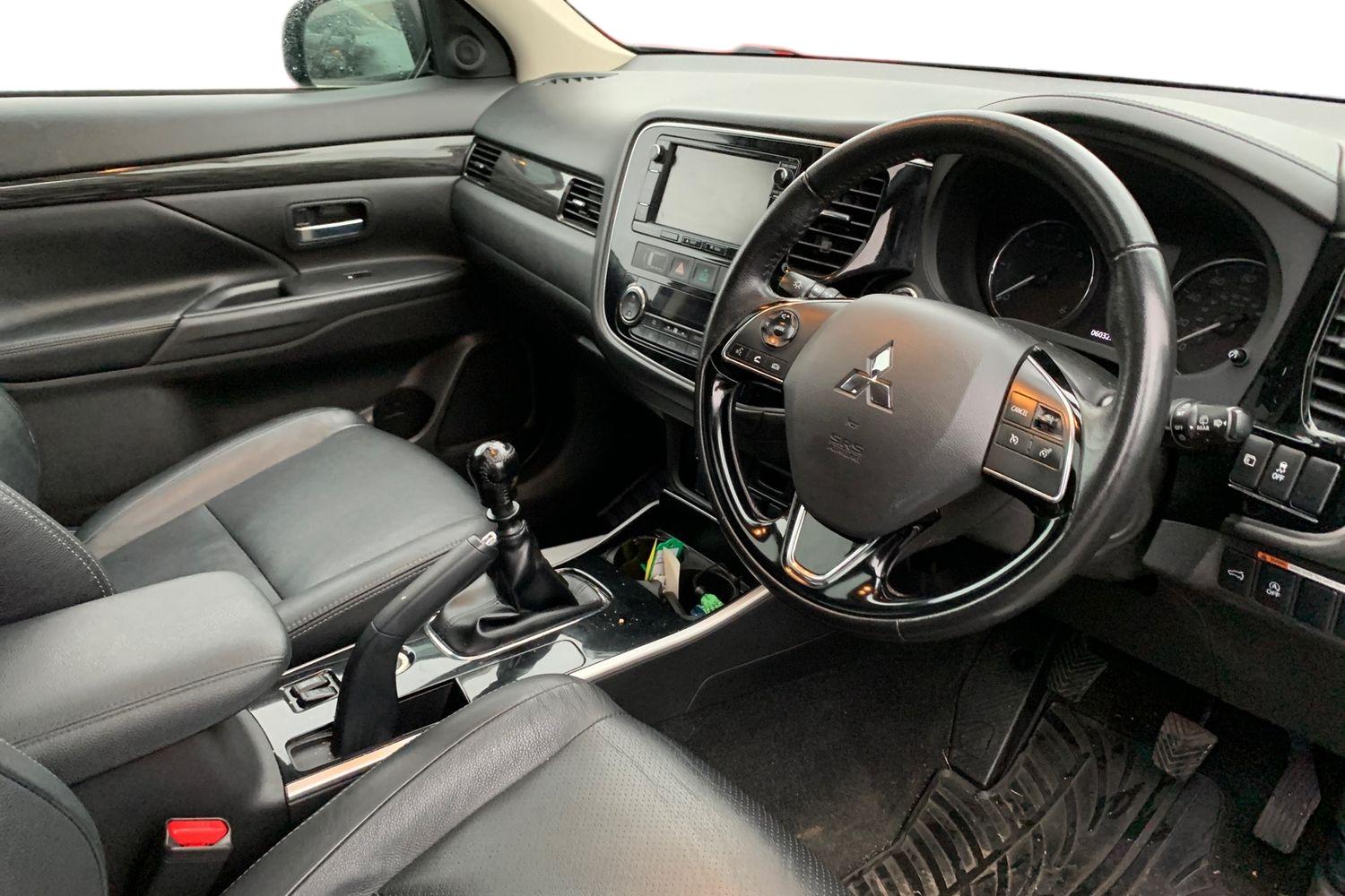 Used Mitsubishi Outlander 2017 for sale - 76929266: Photo 3