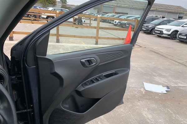 Used Hyundai i10 2022 for sale - 76257123: Photo 11