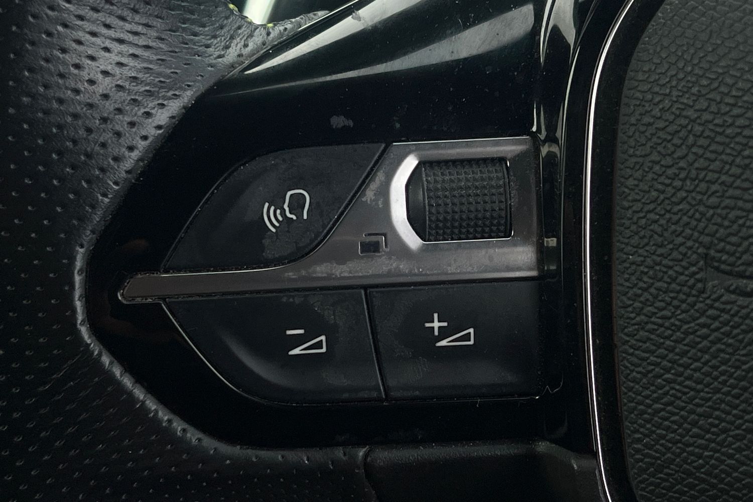 Used Peugeot 2008 2021 for sale - 76718514: Photo 12