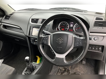 Used Suzuki Swift 2017 for sale - 76972843: Photo