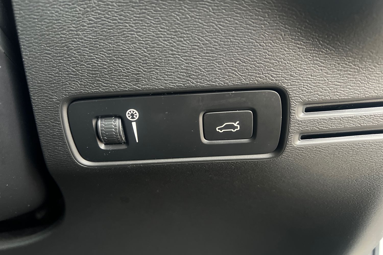 Used Volvo XC40 2021 for sale - 76541061: Photo 19