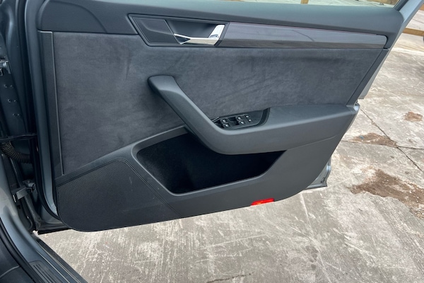 Used Skoda Superb 2019 for sale - 76004880: Photo 11