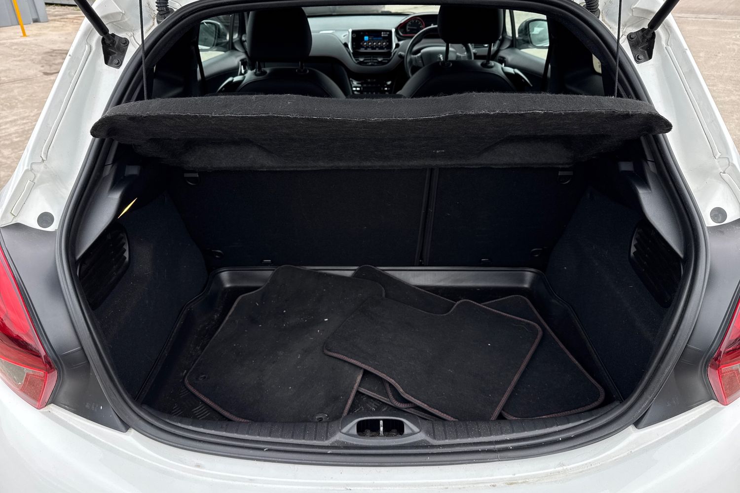 Used Peugeot 208 2018 for sale - 76274751: Photo 17