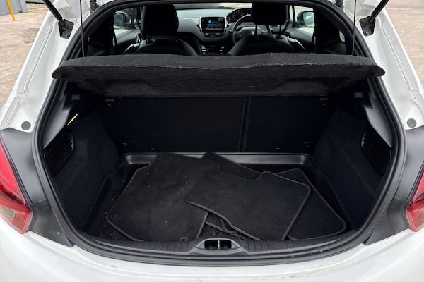 Used Peugeot 208 2018 for sale - 76274751: Photo 17