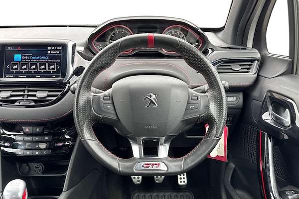 Used Peugeot 208 2018 for sale - 76274751: Photo 5
