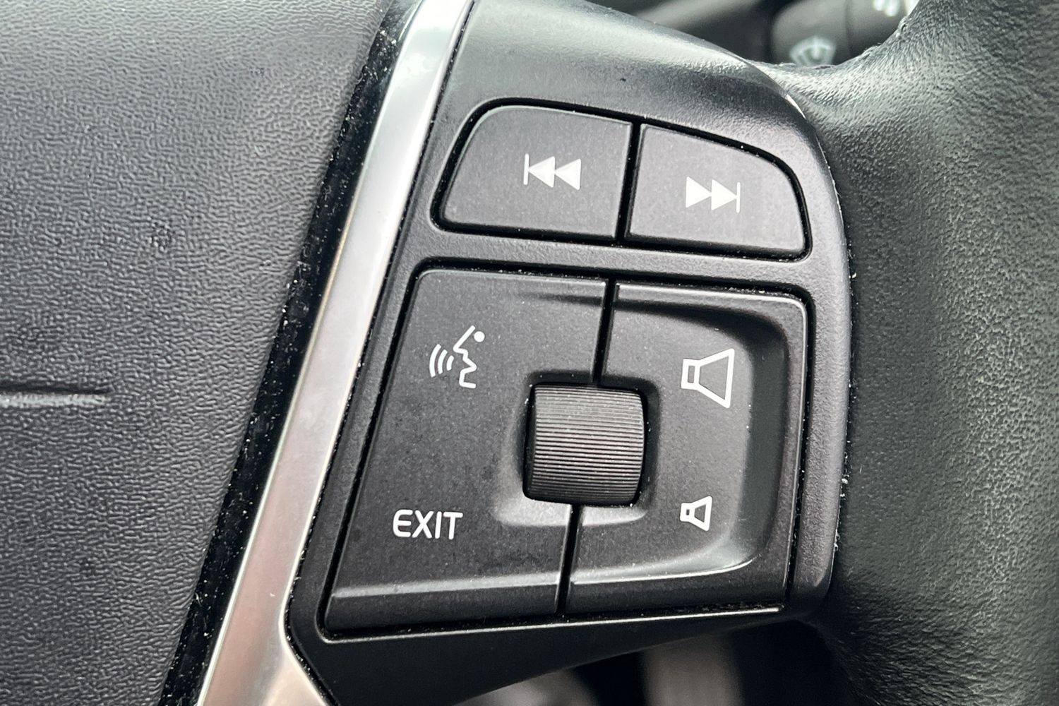 Used Volvo V40 2018 for sale - 76610984: Photo 13